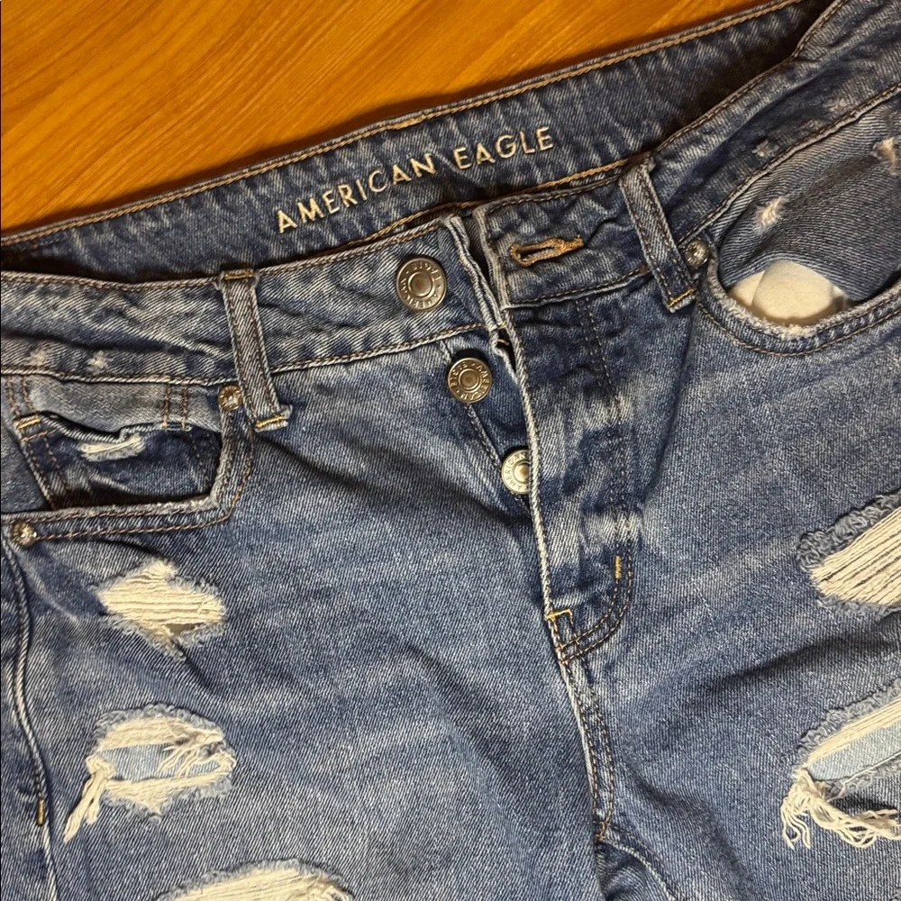 American eagle women’s extreme distressed‎ denim jeans size 2